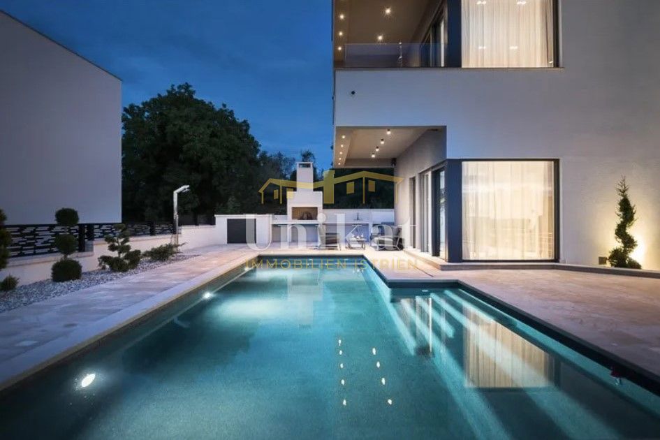 Čudovita vila z razgledom na morje v okolici Marčane